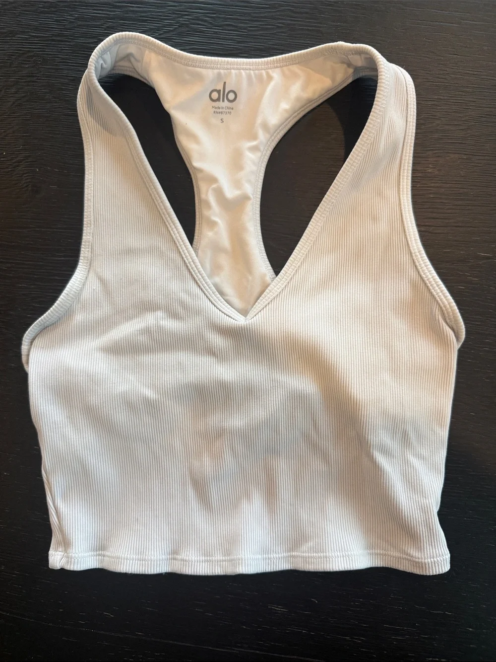 ALO Yoga Ribbed V-Neck Racerback Crop Tank - Cream